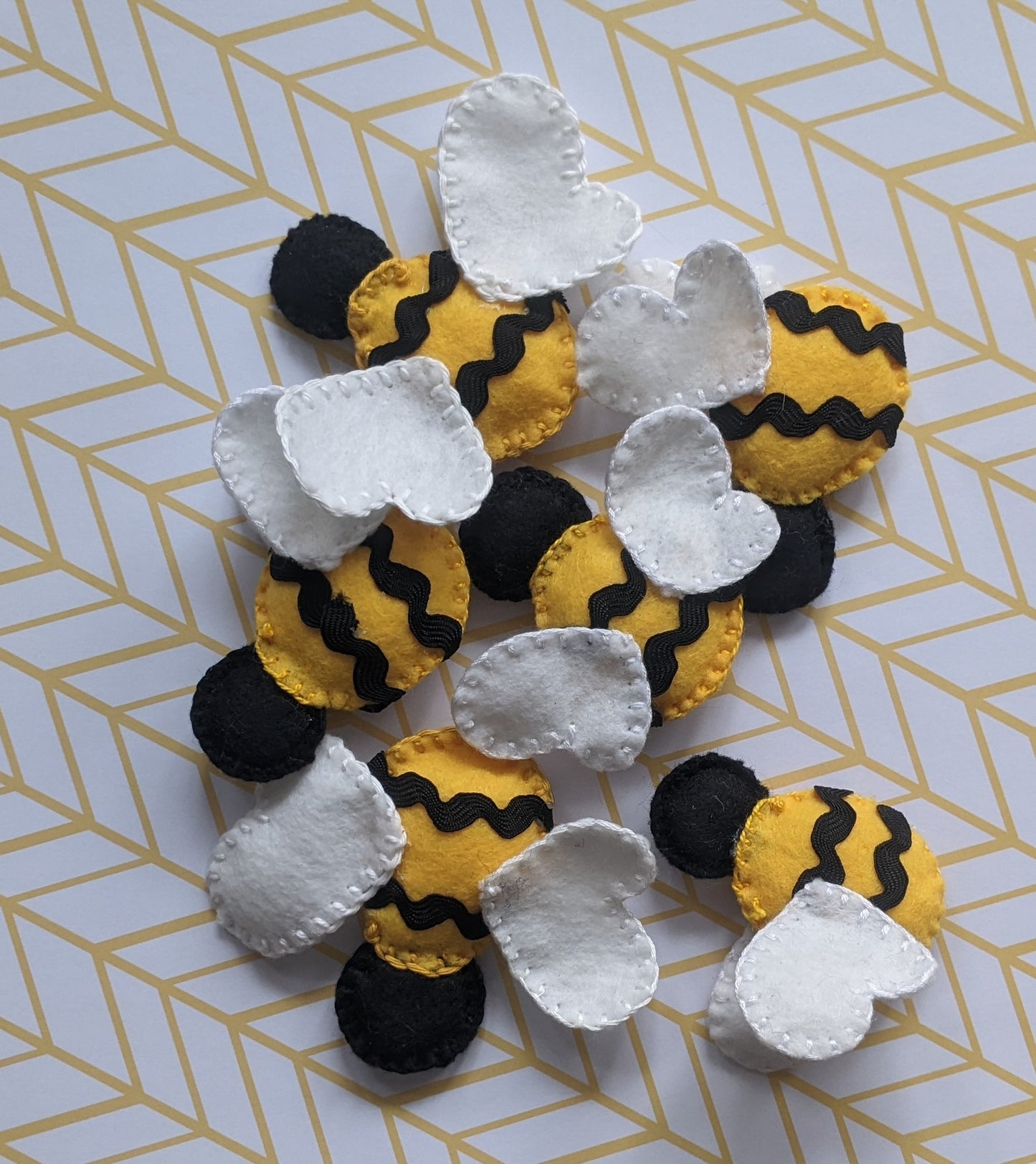 Mis BEE-Having